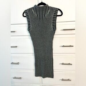 🆕 Express maxi sweater vest in gray size large